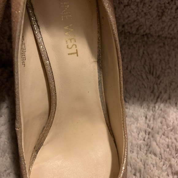 🎉Host Pick 🎉 Nine West - Gold Sparkle Heels - Picture 10 of 12